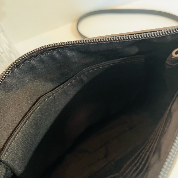 LIZ CLAIBORNE Wristlet “AUBREY” Bag Black w Gold Trim - Picture 7 of 11